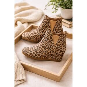 TOMS Women’s Size 8 Leopard Print Wedge Boots | Chelsea Style | Comfort Sole